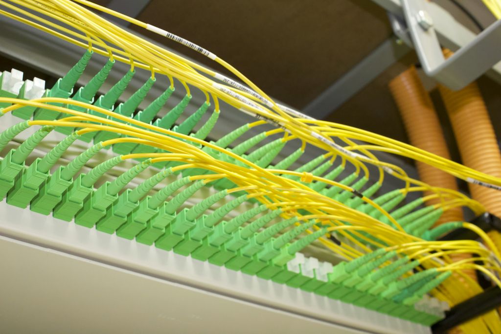 Connettori di fibra ottica in un armadio di rete